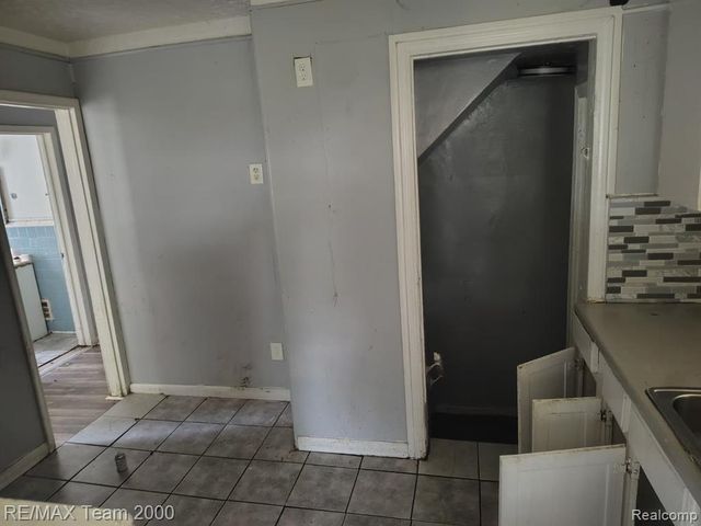 18475 Winthrop Street, Detroit, MI 48235