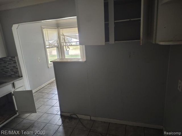18475 Winthrop Street, Detroit, MI 48235