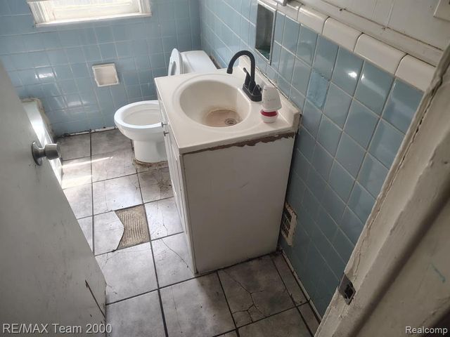 18475 Winthrop Street, Detroit, MI 48235