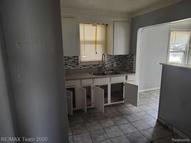 18475 Winthrop Street, Detroit, MI 48235