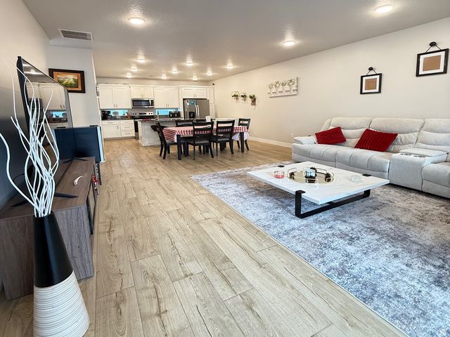 462 E 625 S, Clearfield, UT 84015