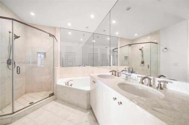 901 Brickell Key Blvd 3706, Miami, FL 33131