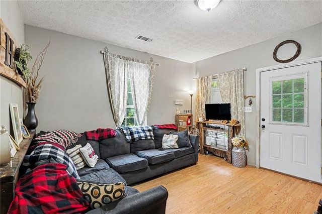 319 W Broadway Street, Griffin, GA 30223