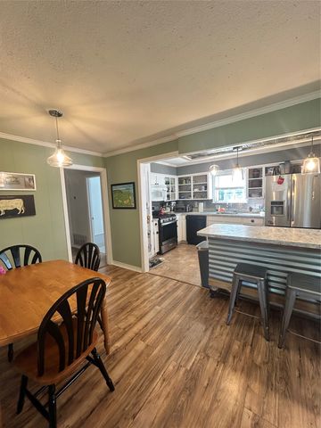 608 W Baldridge Street, Ennis, TX 75119