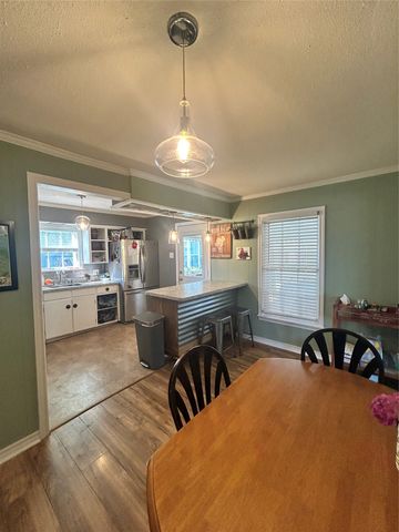 608 W Baldridge Street, Ennis, TX 75119