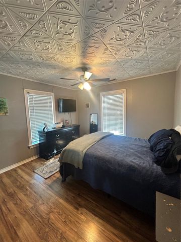 608 W Baldridge Street, Ennis, TX 75119