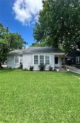 608 W Baldridge Street, Ennis, TX 75119