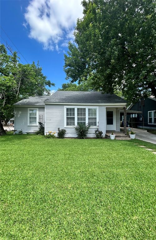 608 W Baldridge Street, Ennis, TX 75119
