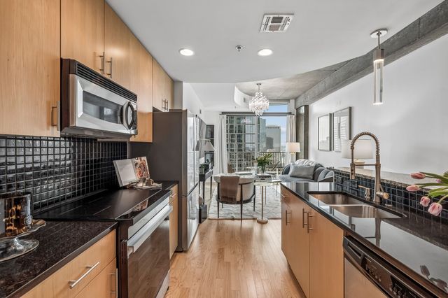 415 Church St Apt 1604, Nashville, TN 37219