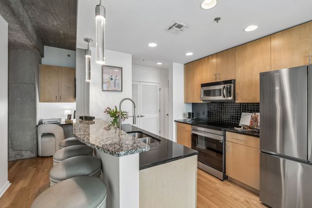 415 Church St Apt 1604, Nashville, TN 37219