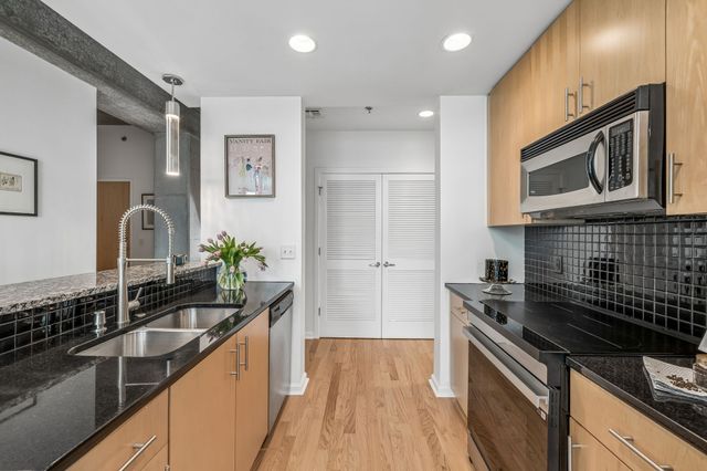 415 Church St Apt 1604, Nashville, TN 37219