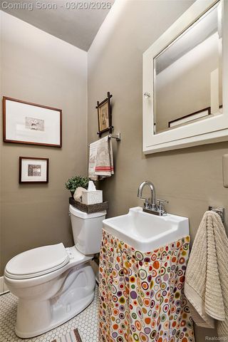 16811 Plainview Avenue, Detroit, MI 48219