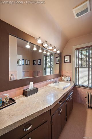 16811 Plainview Avenue, Detroit, MI 48219