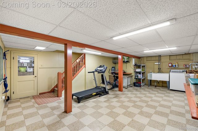 16811 Plainview Avenue, Detroit, MI 48219