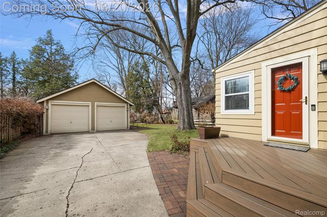 16811 Plainview Avenue, Detroit, MI 48219