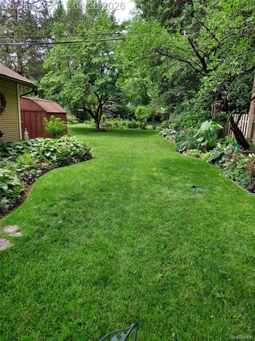 16811 Plainview Avenue, Detroit, MI 48219