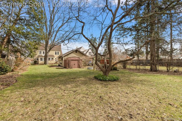 16811 Plainview Avenue, Detroit, MI 48219