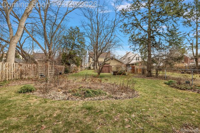 16811 Plainview Avenue, Detroit, MI 48219