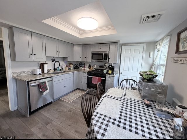 11 Gaston Ave, Raritan Boro, NJ 08869