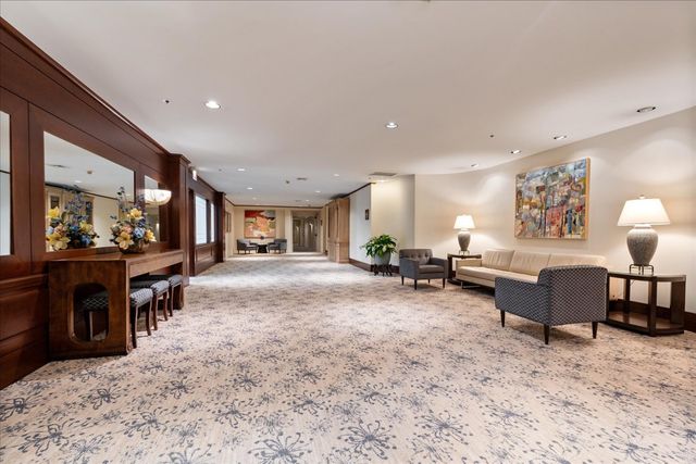 4545 W Touhy Avenue W 217W, Lincolnwood, IL 60712