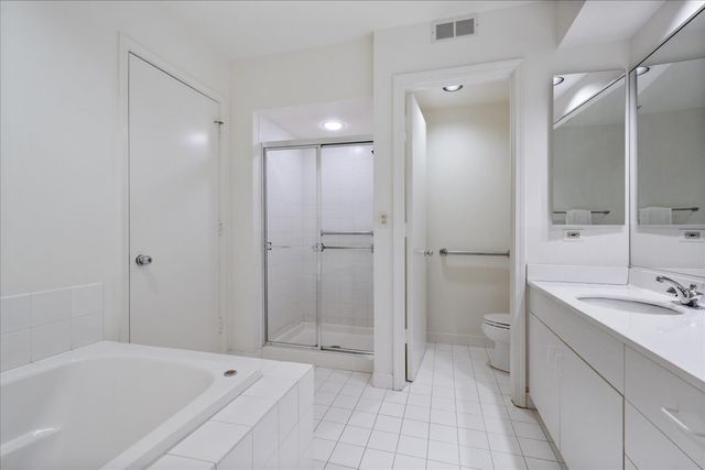4545 W Touhy Avenue W 217W, Lincolnwood, IL 60712