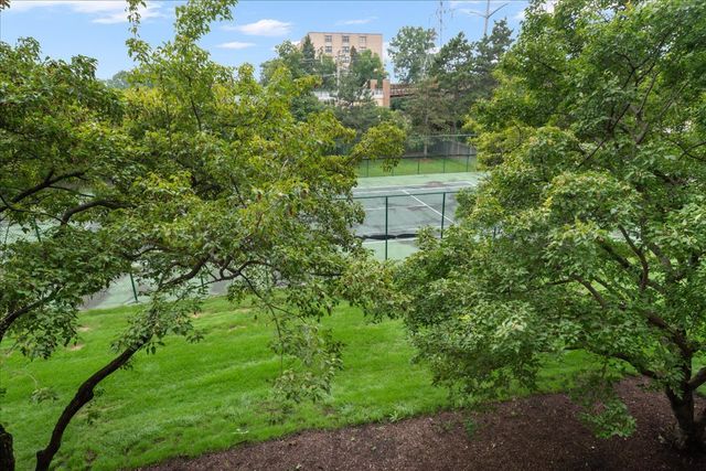 4545 W Touhy Avenue W 217W, Lincolnwood, IL 60712