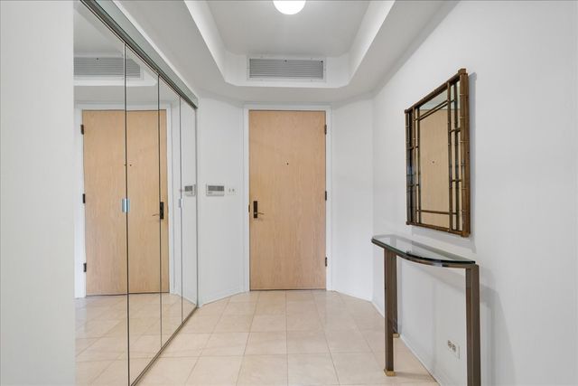 4545 W Touhy Avenue W 217W, Lincolnwood, IL 60712