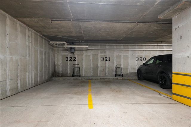 4545 W Touhy Avenue W 217W, Lincolnwood, IL 60712