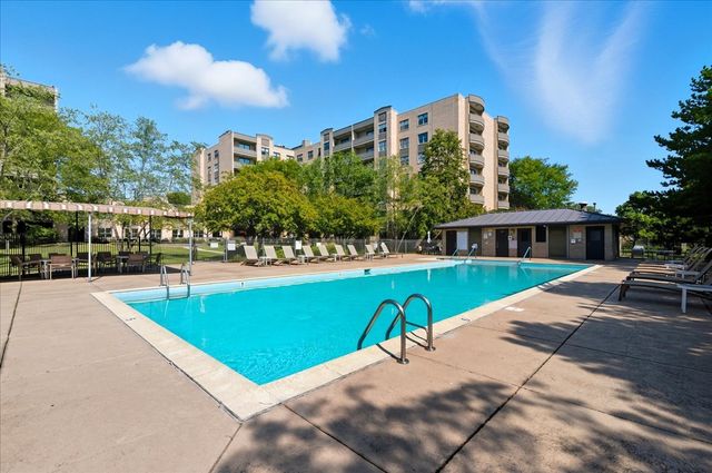 4545 W Touhy Avenue W 217W, Lincolnwood, IL 60712
