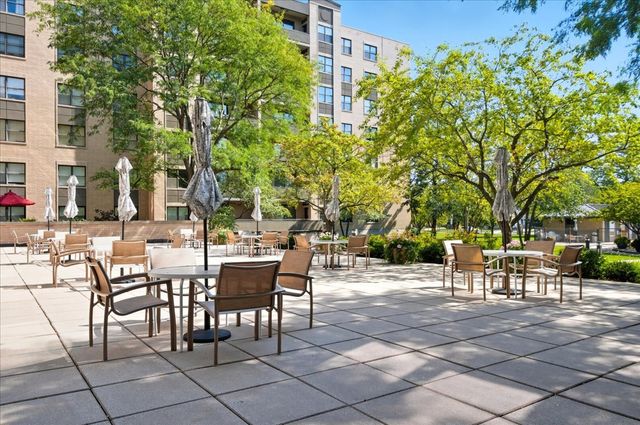 4545 W Touhy Avenue W 217W, Lincolnwood, IL 60712
