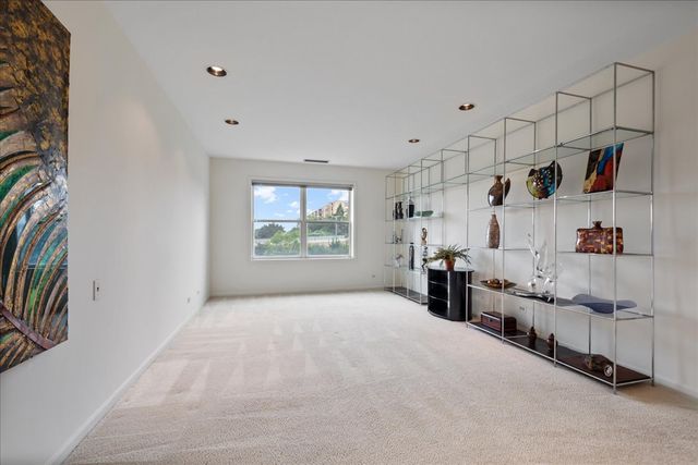4545 W Touhy Avenue W 217W, Lincolnwood, IL 60712