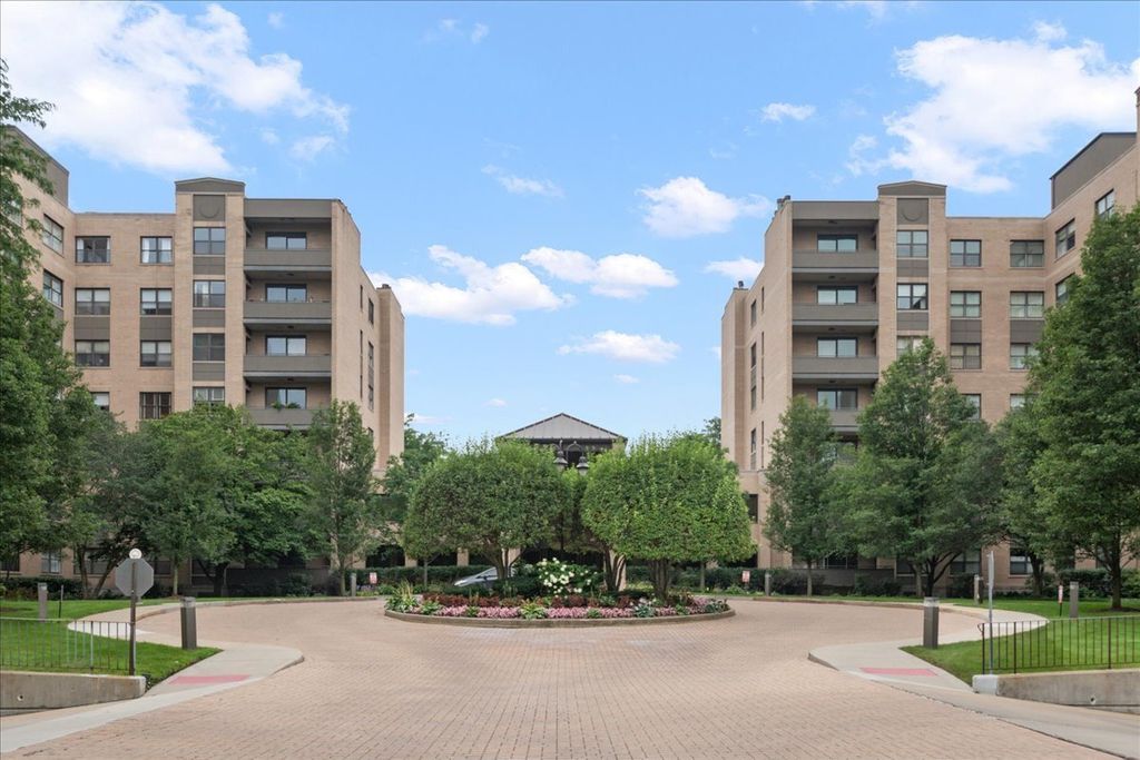 4545 W Touhy Avenue W 217W, Lincolnwood, IL 60712