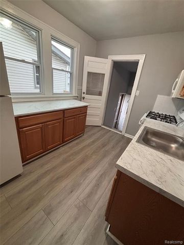 1307 University Avenue, Lincoln Park, MI 48146