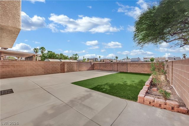 5823 Golden Wing Street, Las Vegas, NV 89113