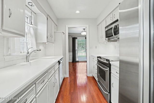 3619 Brownsboro Rd, Louisville, KY 40207