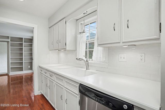 3619 Brownsboro Rd, Louisville, KY 40207