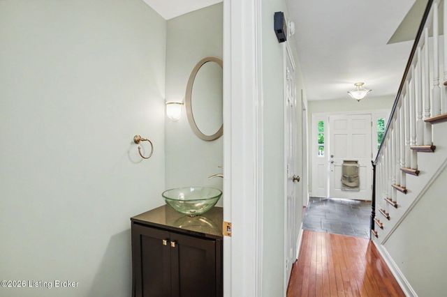 3619 Brownsboro Rd, Louisville, KY 40207
