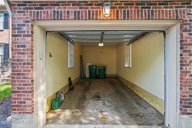 3619 Brownsboro Rd, Louisville, KY 40207
