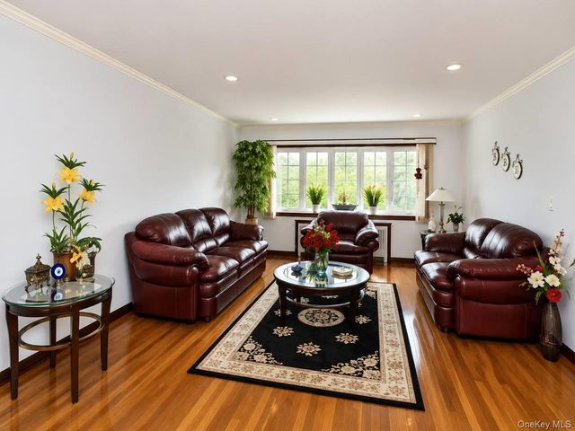 360 Terrace Avenue, Garden City, NY 11530