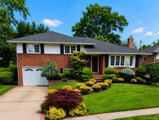 360 Terrace Avenue, Garden City, NY 11530