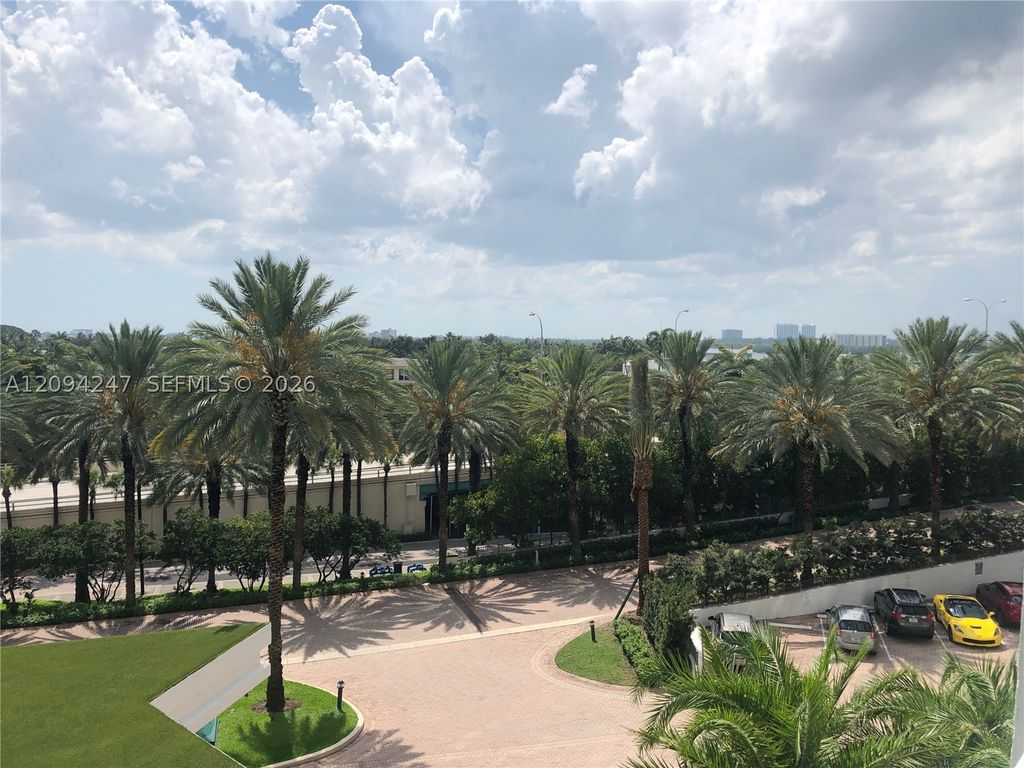 10275 Collins Ave 427, Bal Harbour, FL 33154