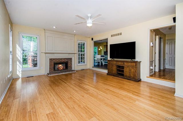 2140 Timberridge Court, West Bloomfield, MI 48324