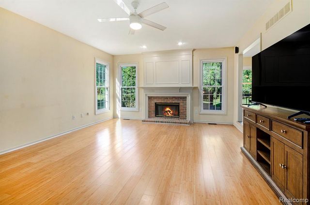 2140 Timberridge Court, West Bloomfield, MI 48324