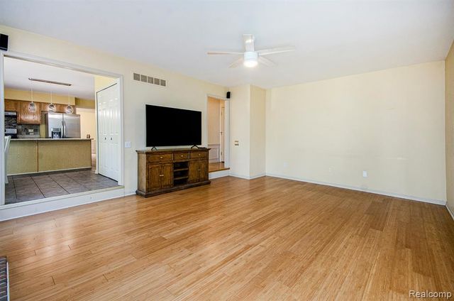 2140 Timberridge Court, West Bloomfield, MI 48324