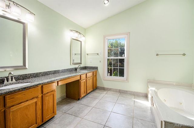 2140 Timberridge Court, West Bloomfield, MI 48324