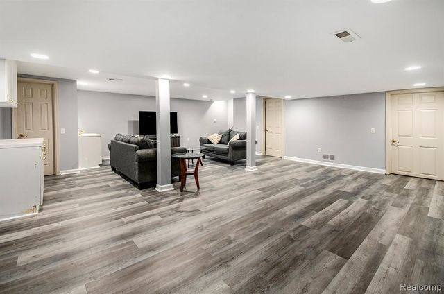 2140 Timberridge Court, West Bloomfield, MI 48324