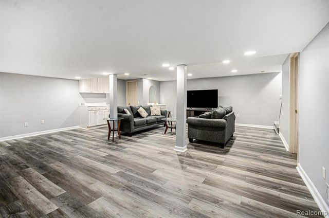 2140 Timberridge Court, West Bloomfield, MI 48324