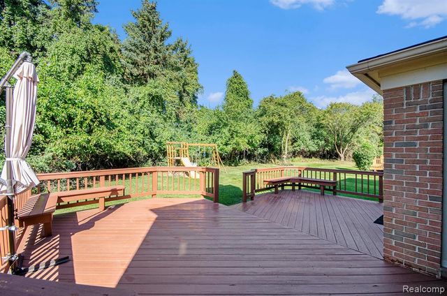 2140 Timberridge Court, West Bloomfield, MI 48324