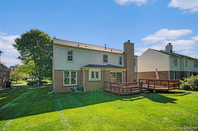 2140 Timberridge Court, West Bloomfield, MI 48324