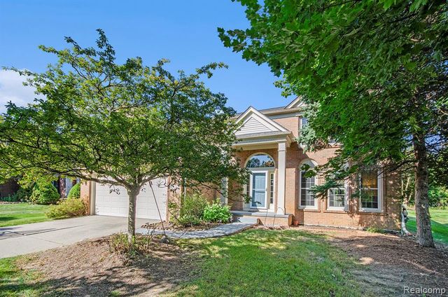 2140 Timberridge Court, West Bloomfield, MI 48324